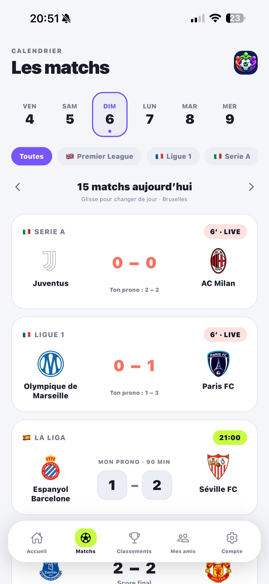 L’écran Matchs d’Entre Onze : calendrier, scores en direct et pronostics enregistrés.